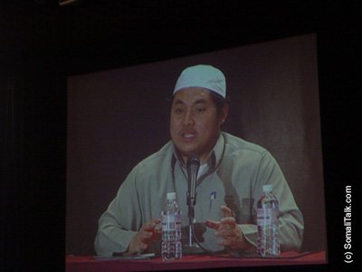 sh Abdulbary oo su'aalaha ka jawaabaya